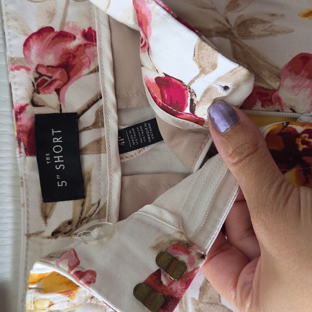 White House Black Market Floral Print Shorts 4p - Picture 2 of 4